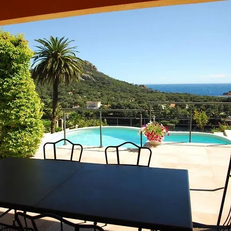 Magnifique Vue Pour Cette Haut De Gamme Villa Saint-Raphael (Var)